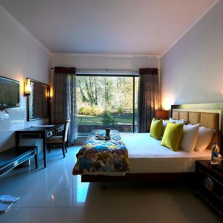 Mastiff Grand Manali Resort Buitenkant foto