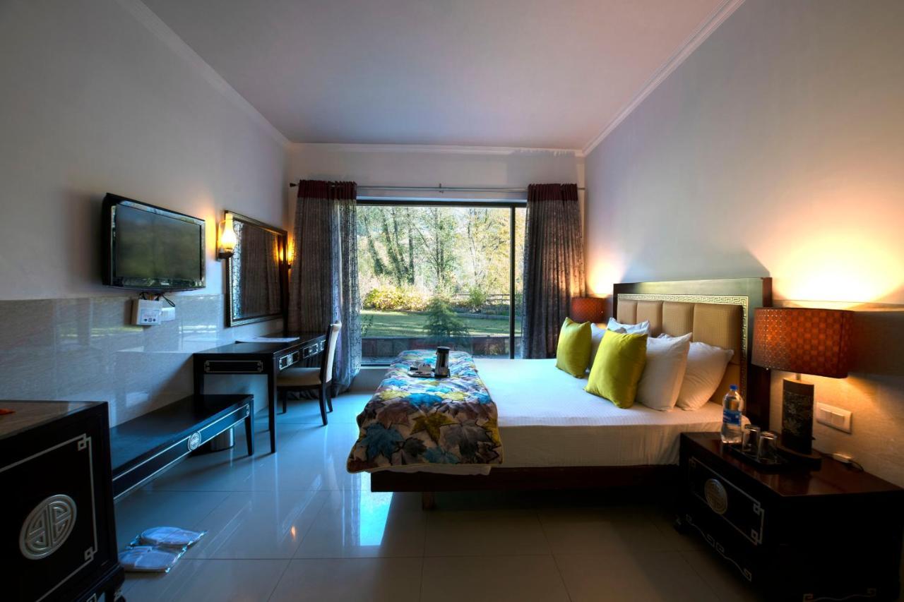 Mastiff Grand Manali Resort Buitenkant foto