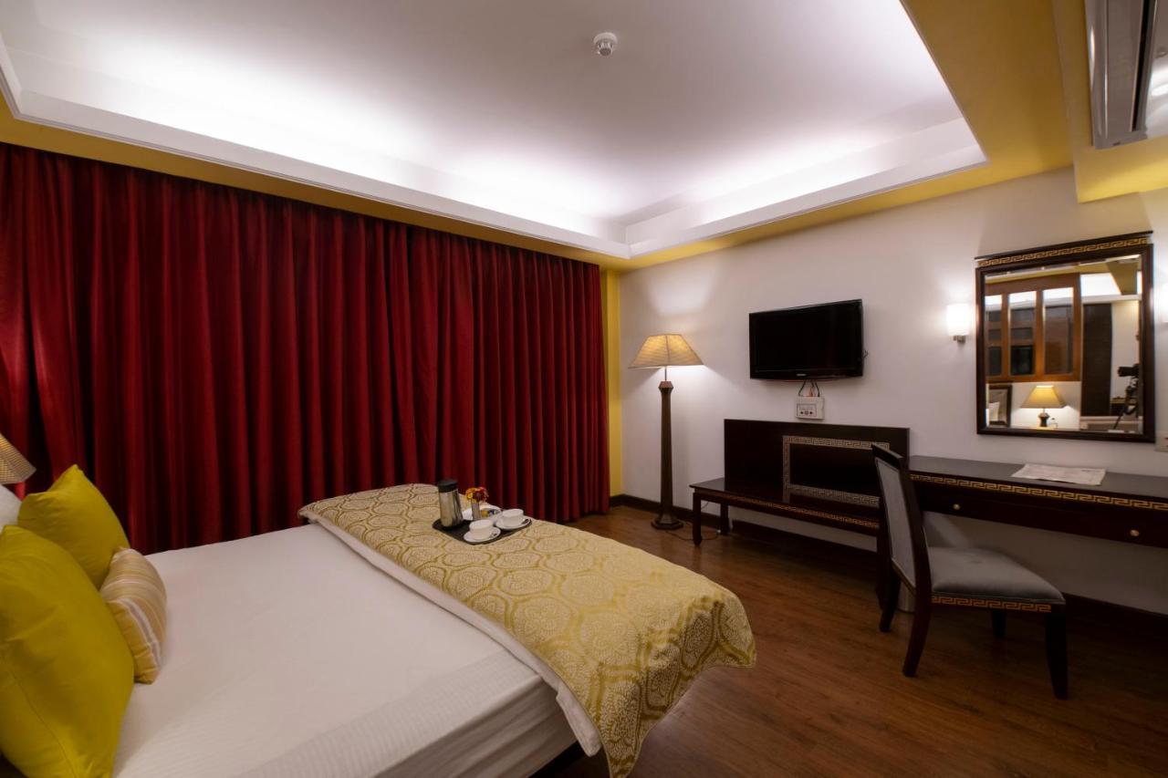 Mastiff Grand Manali Resort Buitenkant foto