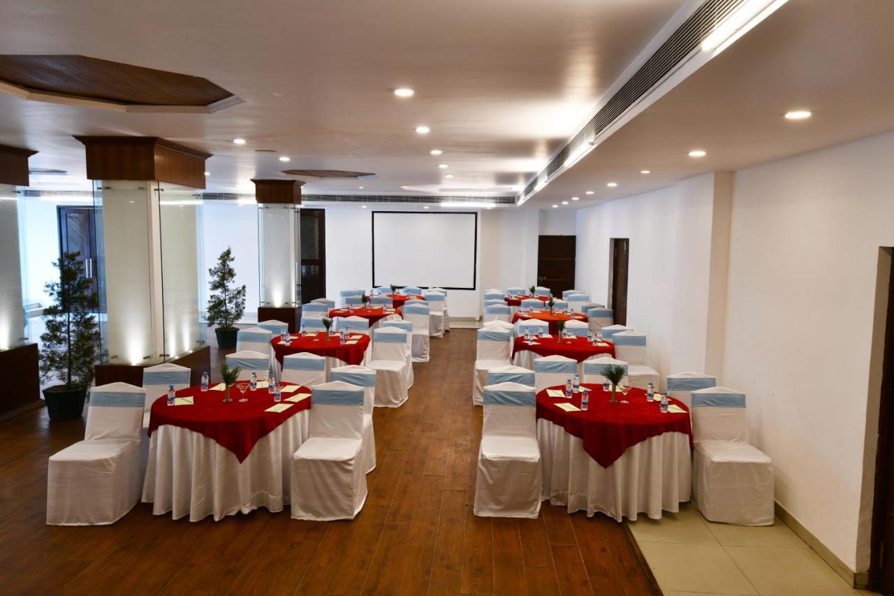 Mastiff Grand Manali Resort Buitenkant foto