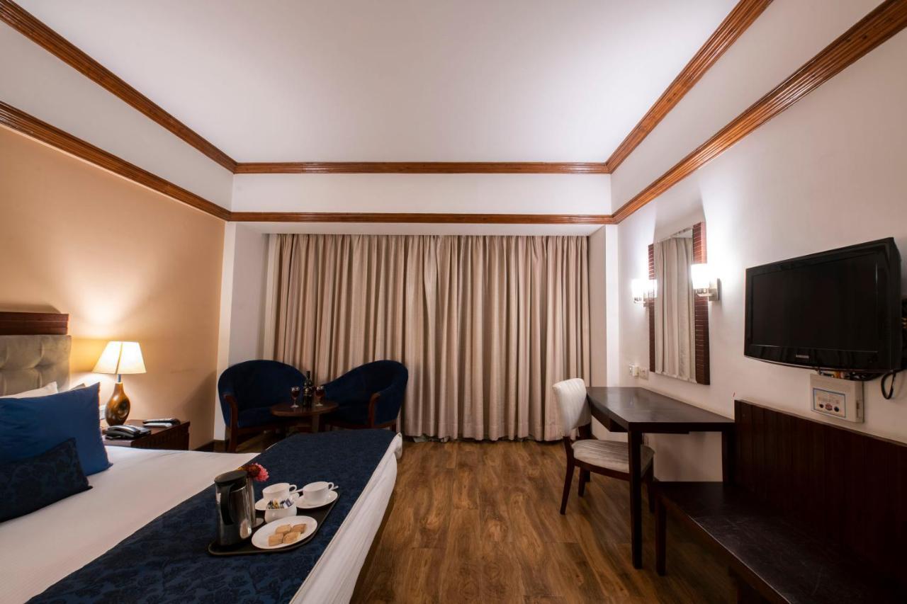 Mastiff Grand Manali Resort Buitenkant foto