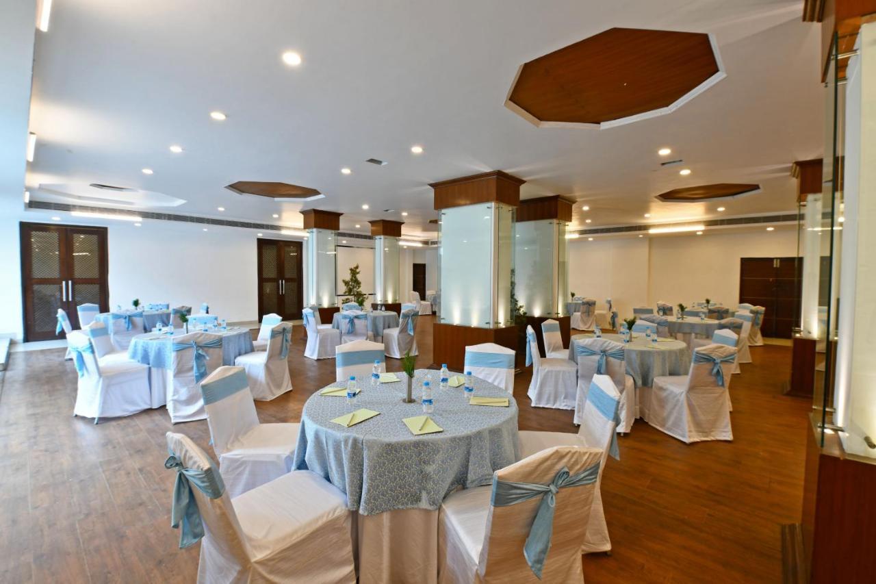 Mastiff Grand Manali Resort Buitenkant foto