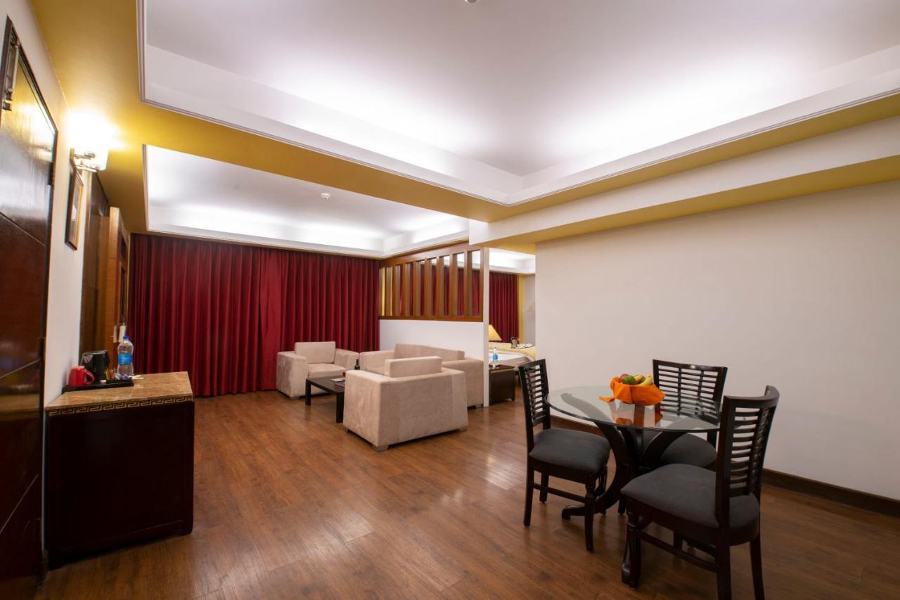 Mastiff Grand Manali Resort Buitenkant foto