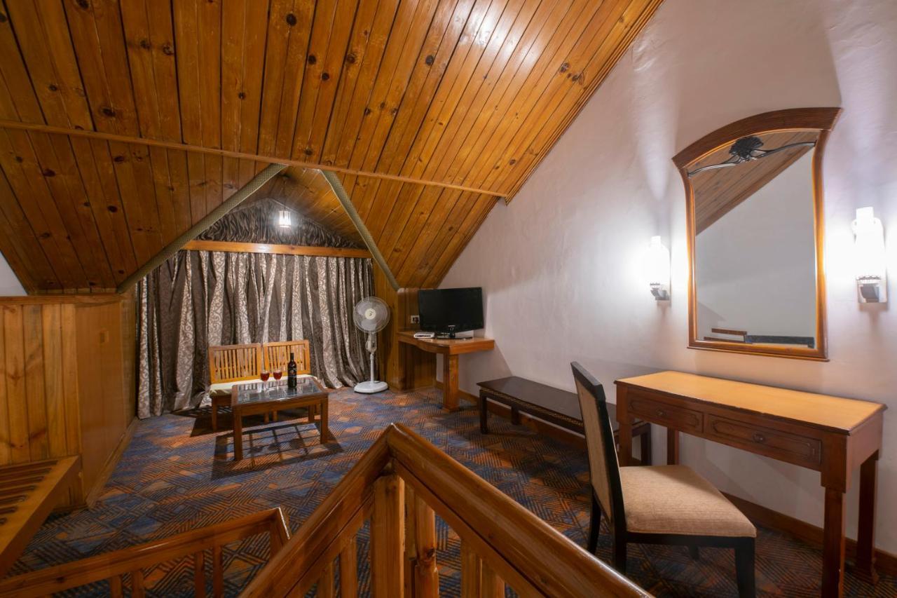 Mastiff Grand Manali Resort Buitenkant foto