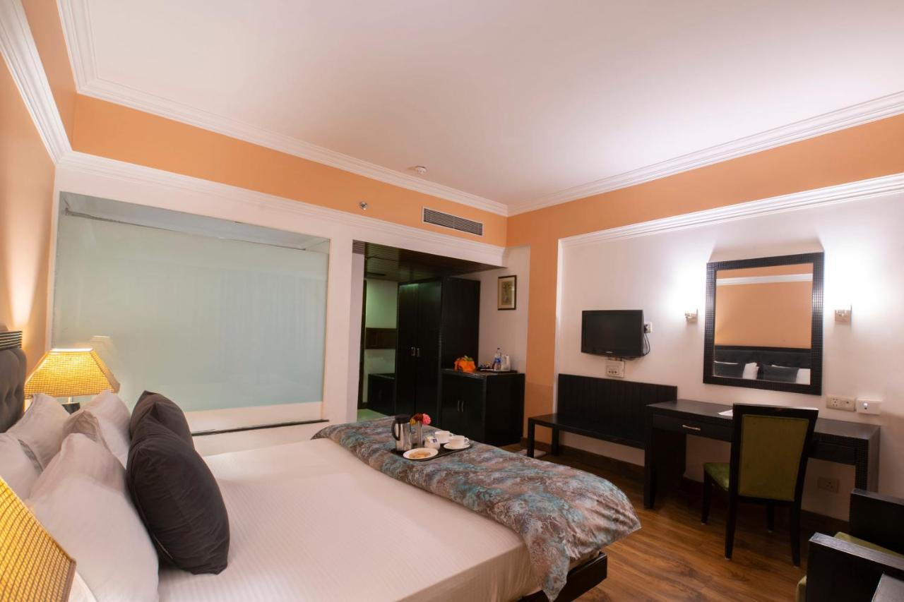 Mastiff Grand Manali Resort Buitenkant foto