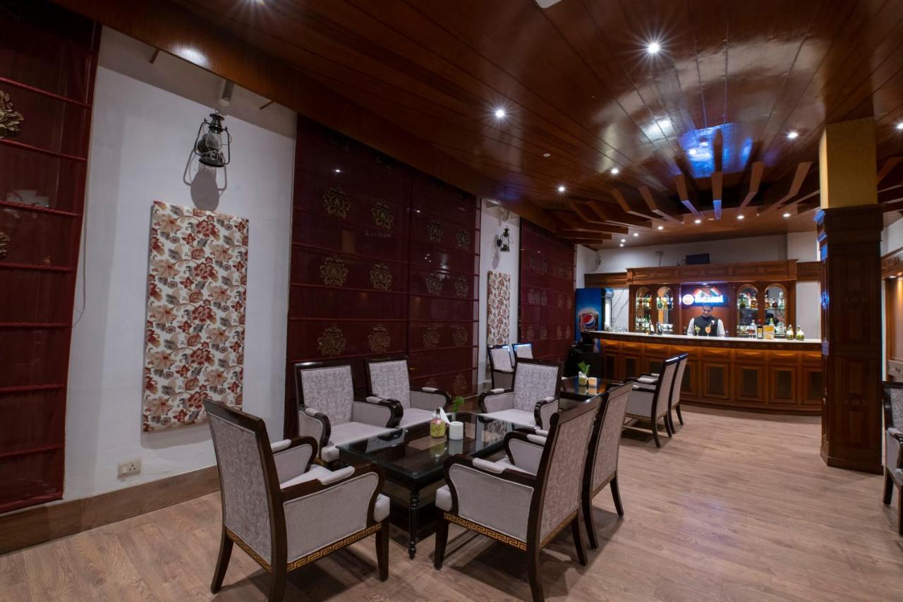 Mastiff Grand Manali Resort Buitenkant foto