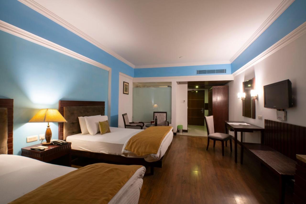 Mastiff Grand Manali Resort Buitenkant foto