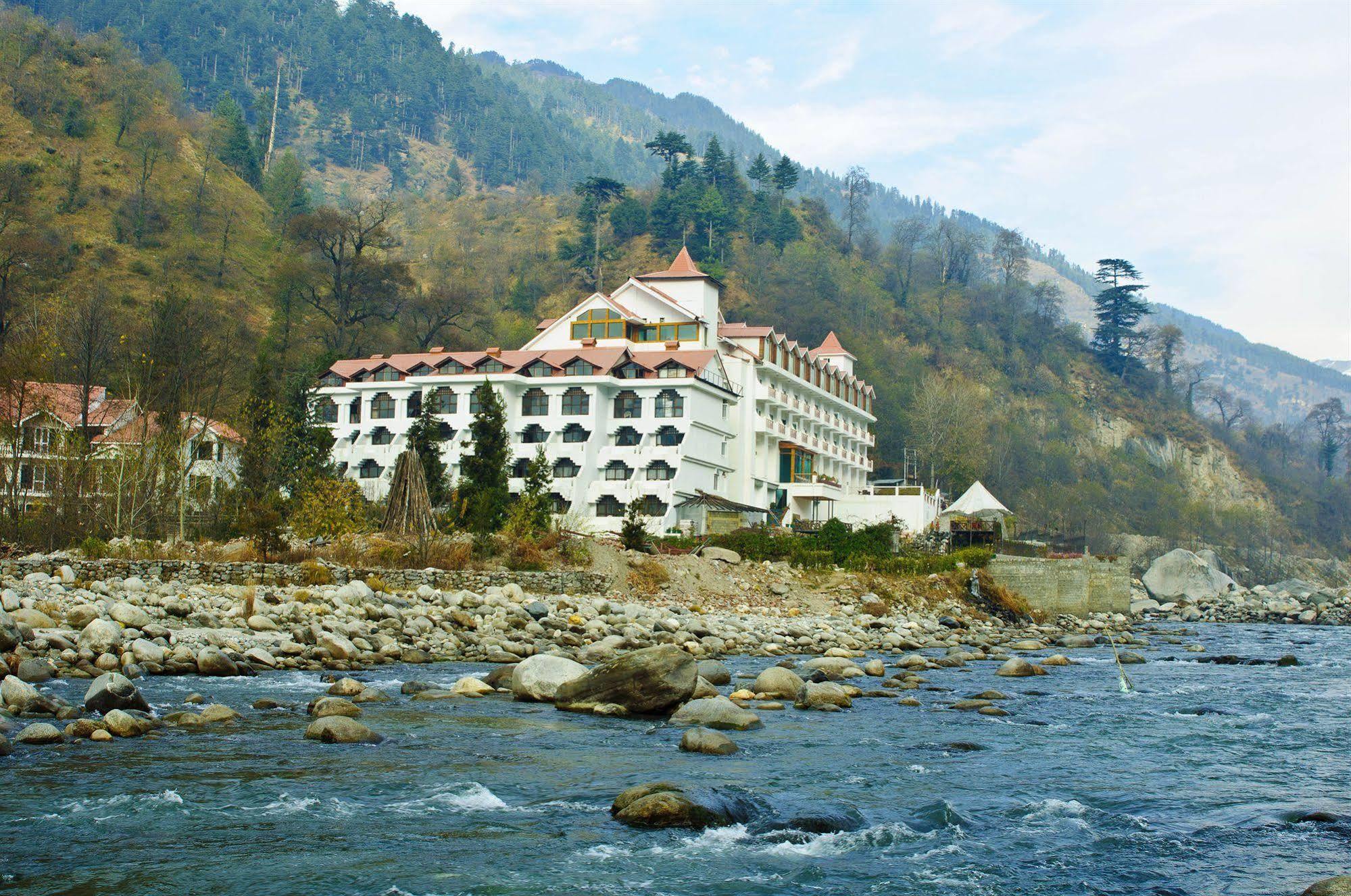 Mastiff Grand Manali Resort Buitenkant foto